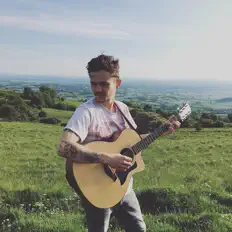 Hör dir Pete Izzard an, schau dir Musikvideos an, lies die Biografie, finde Tourdaten und mehr!