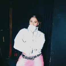 Écoutez FIYAH, regardez des vidéoclips, lisez la biographie, consultez les dates de tournée et plus encore !