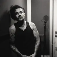 Ascolta undefined, guarda video musicali, leggi la biografia, vedi le date del tour & altro!