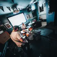 Escucha a undefined, mira videos musicales, lee su biografía, consulta las fechas de las gira y más.