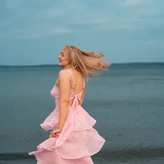 Posłuchaj wykonawcy Breagh Kelly, obejrzyj teledyski, przeczytaj biografię, zobacz daty tras koncertowych i nie tylko!