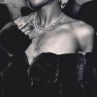 Ascolta undefined, guarda video musicali, leggi la biografia, vedi le date del tour & altro!