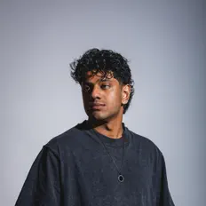 Écoutez Nayu, regardez des vidéoclips, lisez la biographie, consultez les dates de tournée et plus encore !