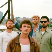 Escucha a undefined, mira videos musicales, lee su biografía, consulta las fechas de las gira y más.