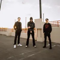 Escucha a undefined, mira videos musicales, lee su biografía, consulta las fechas de las gira y más.