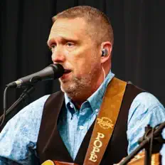 收听 Deeper Shade Of Blue、观看音乐视频、阅读小传、查看巡演日期等 ！