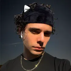 Dengarkan Emil, tonton video musik, baca bio, lihat tanggal tur & lainnya!