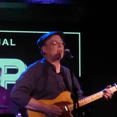 Micah Gilbertを聴いたり、ミュージックビデオを鑑賞したり、経歴やツアー日程などを確認したりしましょう！