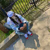 Dengarkan undefined, tonton video musik, baca bio, lihat tanggal tur & lainnya!