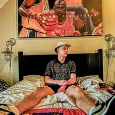 E Runna을(를) 듣고, 뮤직 비디오를 보고, 약력을 읽고, 투어 일정 등을 확인하세요!