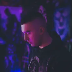 收听 A.e.r.o.、观看音乐视频、阅读小传、查看巡演日期等 ！