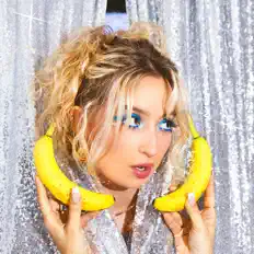 Ouça Lafana, assista a videoclipes, leia a biografia, veja as datas das turnês e mais!