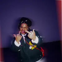 收听 undefined、观看音乐视频、阅读小传、查看巡演日期等 ！