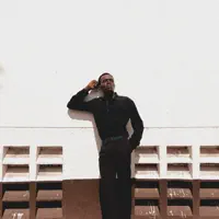 收听 undefined、观看音乐视频、阅读小传、查看巡演日期等 ！