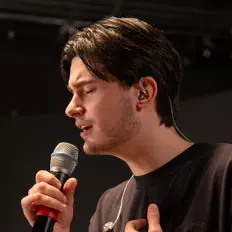 聆聽 JSteph、觀看音樂影片、閱讀小傳、查看巡演日期等！
