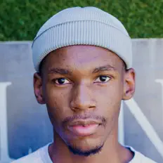 收听 Chifry、观看音乐视频、阅读小传、查看巡演日期等 ！