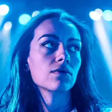 Clara Viola dinle, müzik videolarını izle, biyografisini oku, tur tarihlerini ve daha fazlasını gör!