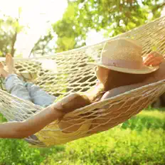 Naturgeräusche ohne Musikを聴いたり、ミュージックビデオを鑑賞したり、経歴やツアー日程などを確認したりしましょう！