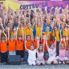 Dengarkan Cottbuser Kindermusical, tonton video musik, baca bio, lihat tanggal tur & lainnya!