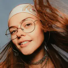 Ascolta Sofie1998, guarda video musicali, leggi la biografia, vedi le date del tour & altro!