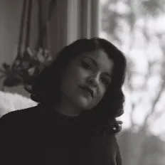Poslechněte si interpreta Irene Diaz, sledujte hudební videa, přečtěte si životopis, podívejte se na data turné a další informace.