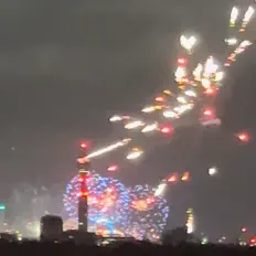 Ouça rvrvrv, assista a videoclipes, leia a biografia, veja as datas das turnês e mais!