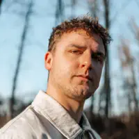 Ouve undefined, vê vídeos de música, lê a biografia, vê as datas da digressão e muito mais!