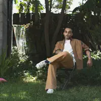 undefinedを聴いたり、ミュージックビデオを鑑賞したり、経歴やツアー日程などを確認したりしましょう!