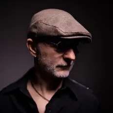 Poslechněte si interpreta lacrymoboy, sledujte hudební videa, přečtěte si životopis, podívejte se na data turné a další informace.