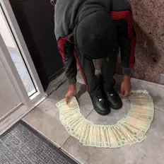 FishFrmUpt: песни, клипы, биография, даты выступлений и многое другое.