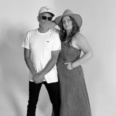 Luister naar Nashdale, bekijk muziekvideo's, lees de bio, bekijk de tourdata, en meer!