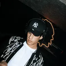 聆聽 Rapto、觀看音樂影片、閱讀小傳、查看巡演日期等！