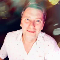 undefinedを聴いたり、ミュージックビデオを鑑賞したり、経歴やツアー日程などを確認したりしましょう！