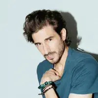 Escucha a undefined, mira videos musicales, lee su biografía, consulta las fechas de las gira y más.