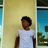 Poslechněte si interpreta undefined, sledujte hudební videa, přečtěte si životopis, podívejte se na data turné a další informace.