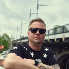 Matt Kowalskyを聴いたり、ミュージックビデオを鑑賞したり、経歴やツアー日程などを確認したりしましょう！