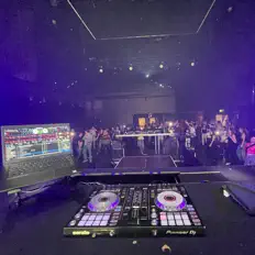 DJ TOBZY IMOLE GIWAを聴いたり、ミュージックビデオを鑑賞したり、経歴やツアー日程などを確認したりしましょう！
