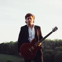 Ouve undefined, vê vídeos de música, lê a biografia, vê as datas da digressão e muito mais!