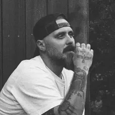 Ouve Elvie Shane, vê vídeos de música, lê a biografia, vê as datas da digressão e muito mais!