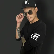 Dengarkan NipRiZz, tonton video musik, baca bio, lihat tanggal tur & lainnya!