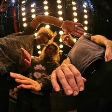 Poslechněte si interpreta N/UM, sledujte hudební videa, přečtěte si životopis, podívejte se na data turné a další informace.