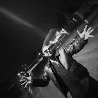 Ouve undefined, vê vídeos de música, lê a biografia, vê as datas da digressão e muito mais!