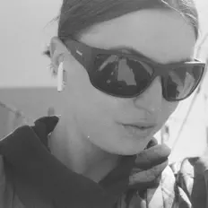 聆聽 Emmeline、觀看音樂影片、閱讀小傳、查看巡演日期等！