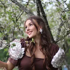 Escucha a Scharliina, mira videos musicales, lee su biografía, consulta las fechas de las gira y más.