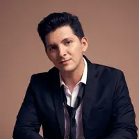 undefinedを聴いたり、ミュージックビデオを鑑賞したり、経歴やツアー日程などを確認したりしましょう！
