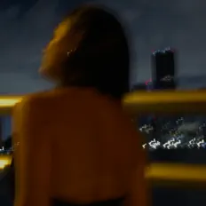 聆聽 RM、觀看音樂影片、閱讀小傳、查看巡演日期等！