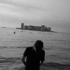 Luister naar Kalibre, bekijk muziekvideo's, lees de bio, bekijk de tourdata, en meer!