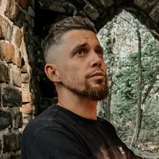 聆聽 AskaØne、觀看音樂影片、閱讀小傳、查看巡演日期等！