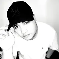 Escucha a undefined, mira videos musicales, lee su biografía, consulta las fechas de las gira y más.