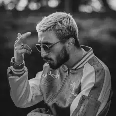 Escucha a Bakbo, mira videos musicales, lee su biografía, consulta las fechas de las gira y más.